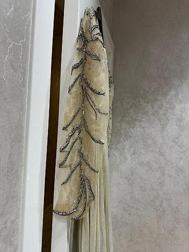 1 yaş: Təzədir, cəmi 1 dəfə geyinilib. Donun materialı çox keyfiyyətli və — 3