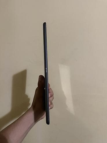 Apple iPad: Apple iPad (Space Gray) planşet Xüsusiyyətlər: - 9.7" Retina ekran - — 3
