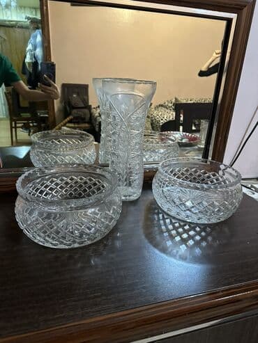 Pərdə və jalüzlər: Kəsimli kristal dəst - Dəst tərkibi: 1 ədəd hündür güldan + 2 ədəd — 3