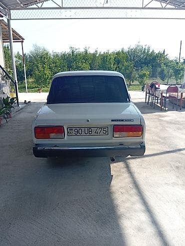 vaz 21010: Lada 2107 sedan – ağ rəng, mator 06 yağ yemir karboka 5 atmır. difer — 2