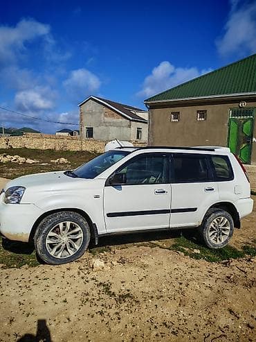 аккумулятор 12в 7а ч: Nissan X-Trail, ağ rəng, 5 yerlik krossover/SUV. Texniki və komfort — 4