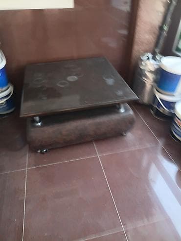 Klassik üslubda dəst mebel Tərkib: - Vitrin/servant: üst hissəsi