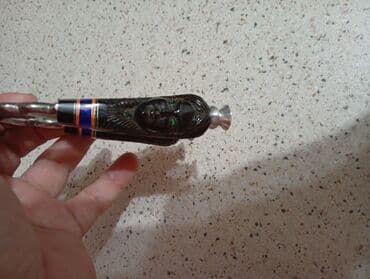 куплю грецкий орех: Metal əsaslı, qara rəngli oyma tutacaqları olan qozqıran. Tutacaqlar — 3