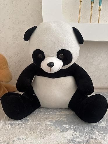 Məmnunluq bəxş edən böyük ölçülü panda plyuş oyuncağı. - Rəng