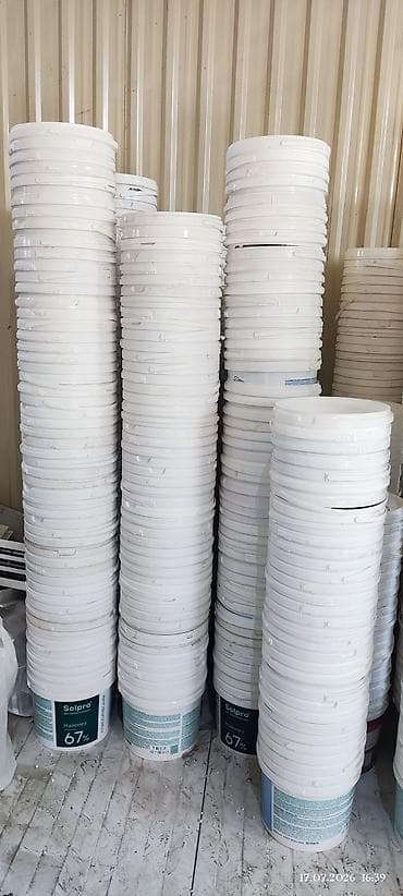 plasmas qapi: Plastik qapaqlı vedrə və konteynerlər (ağ rəng) - Həcm: əsasən iri — 2
