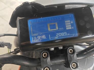 led panel: UPMT X-MAX skuter – parlaq narıncı-qara dizayn, şəhər üçün çevik və — 10