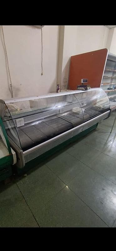 Soyuducu vitrin satılır 600azn.Böyük öıçüdə 3.20m.Unvan Ramanı Şahnaz — 1