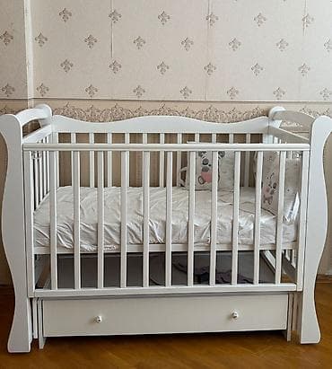 yataq ikinci el: Beşik 450 azn satilir. happy babydən alınıb, beşik 800. matrası 200 — 2