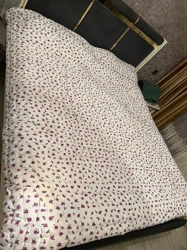 Xalçalar: Qoşa yorgan 50 azn
Tek yorgan 40 azn — 1