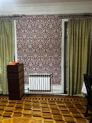 kiray: Ev Nerimanov Rayonu Ressamliq akedemyasinin yaninda yerleshir montinde — 1