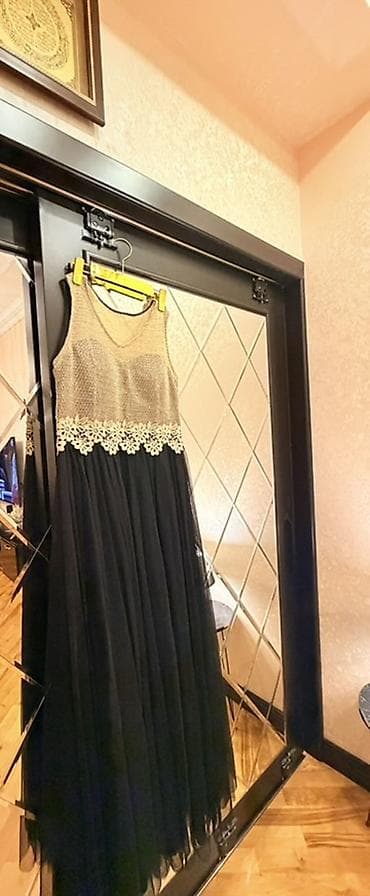 Qadın gecə/libas paltarı - Rəng: üst hissə qızılı-bej, ətək hissə