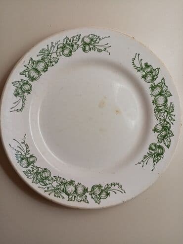 ikinci el ıran peci: Sovet dövrünə aid qədim farfor qablar dəsti. Tərkibi: - 2 ədəd desert — 9