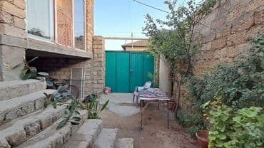 7 ve 8 mkr satilan evler: 3 otaq 1 zal. giriş kalidor, ve hamam tualet . heyetdede ayrica tualet — 15