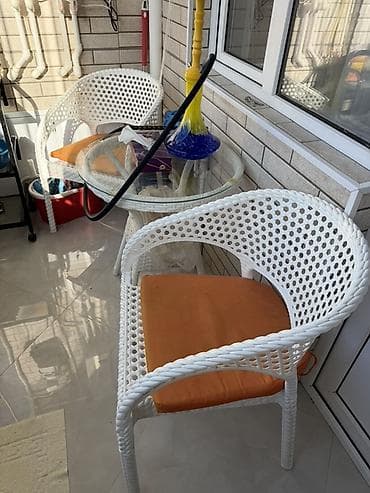 Круглый стол, 2 стула, Нераскладной, Со стульями, Плетеный at lalafo.az Круглый стол, 2 стула, Нераскладной, Со стульями, Плетеный