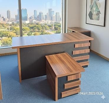 Yeni, Müdir üçün, Künc masa