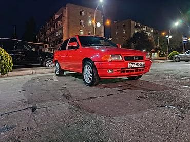 winda teker: Opel Astra: 1.6 l | 1996 il 253555 km Sedan — 5