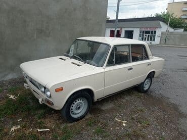 ваза напольная стеклянная высокая без узора: Model: VAZ 2106 sedan Xüsusiyyətlər: - Rəng: ağ, 4 qapı - Mexaniki — 16