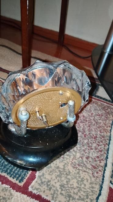 qızılı saat: Majak masa saatı – SSRİ istehsalı, mexaniki Xüsusiyyətlər: - — 3