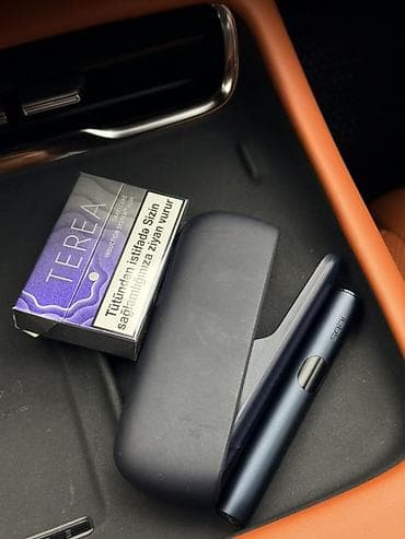 ağ sarocka: Göylə rəngdə IQOS tütün isitmə cihazı, uyğun saxlama qutusu və Terea — 1