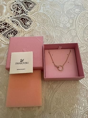 Aksesuarlar: Original Swarovski boyunbağı təzədir qəti istifadə olunmayıb. Baha — 1