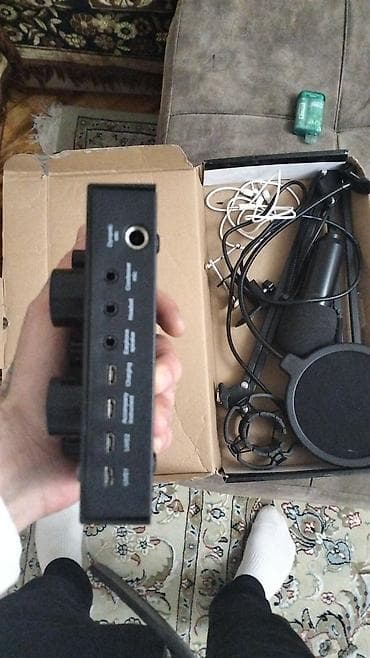 behringer ses kartı: Podcast/stream üçün tam dəst: kondensator mikrofon + V8 səs kartı — 2