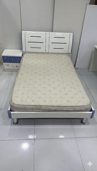 Oğlan və qız üçün, Təknəfərlik çarpayı, Tumba