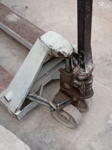 yuk arabaları: Anbar üçün əl transpalletti (palet arabası) - Yükgötürmə qabiliyyəti — 1