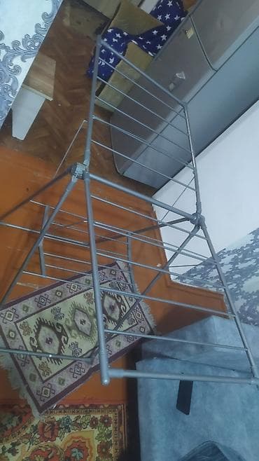 Paltarqurutmaq. ucun asilqan