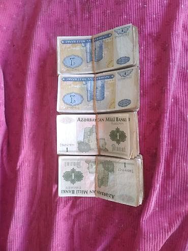 kohnə pullar: Məhsul: Köhnə Azərbaycan manatları (1 manatlıq banknotlar) Təsvir: - — 8