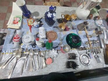 Qida məhsulları: Mətbəx ləvazimatları dəsti. Bu dəstə müxtəlif ölçülü və formalı mətbəx — 1