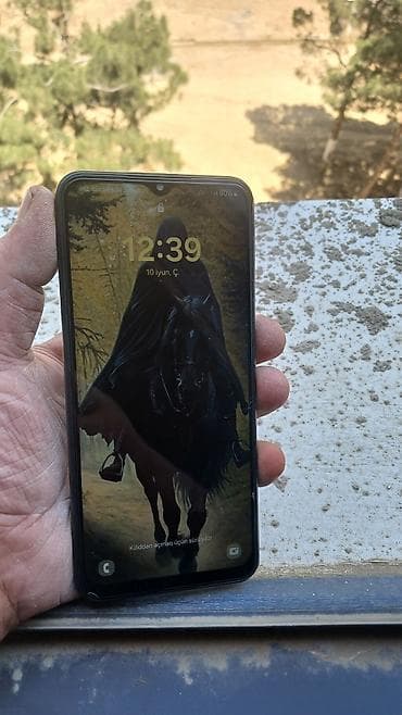 telefon a 32: Samsung Galaxy A13, rəng - Qara, İki sim kartlı — 2