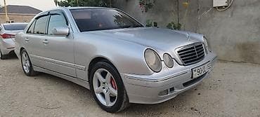 Mercedes-Benz E 220: 2.2 l | 2000 il Sedan — 1
