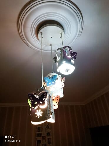 kəpənəy: TƏCİLİ SATILIR! Üstündə göy,narıncı, yaşıl çəhrayı kəpənəklər var — 2