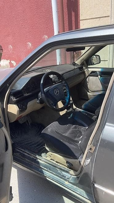 mersedes maqintafon: Mercedes-Benz E 220: 2.2 l | Sedan — 6