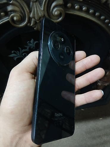 Redmi smartfon - Rəng: Qara, parlaq arxa panel - Arxa kamera modulu