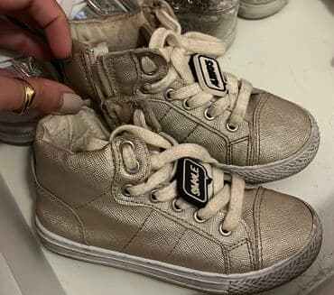 fitnes üçün qadın krosovkaları: Krossovka ve ketlər — 1