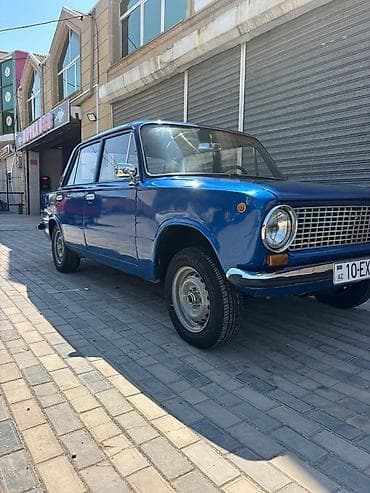 aksesuar avto: VAZ 21011, mavi rəng, sedan kuzov. Xüsusiyyətlər: - Klassik dairəvi — 3