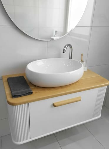 Ağ rəngdə, dəyirmi formalı keramik Çanaq dəsti. Çanaq açıq rəngli