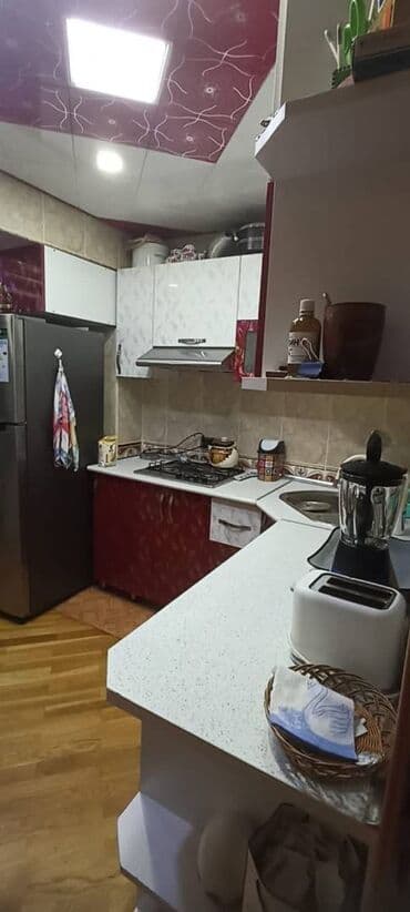 aylıq kirayə ev: Suraxanı rayonu,Qaracuxurda massallah marketin yanında,9 — 6