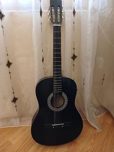 gitara simleri: Klassik akustik gitara – 4/4 tam ölçü, qara rəngdə. Xüsusiyyətlər: - — 1