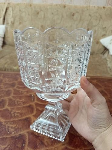 Konfet qabı təzədir. Hündürlüyü 22 sm Qiyməti 15 azn