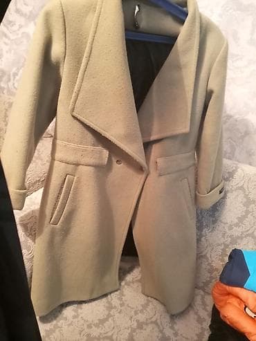 Plaşlar: Qadın palto – bej rəng - Ölçü: asqıda görünən model standart S-M — 1