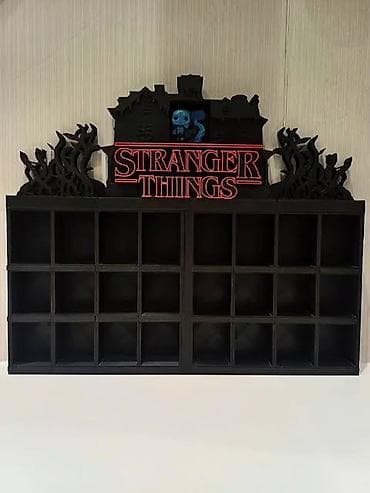 Restoran, kafe avadanlığı: Stranger Things temalı Funko Pop/mini fiqur vitrini və dekorativ stend — 2