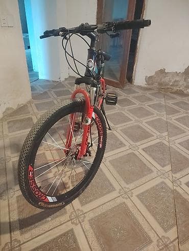 Crosser dağ velosipedi - Çərçivə: qatlanan metal çərçivə (CROSSER