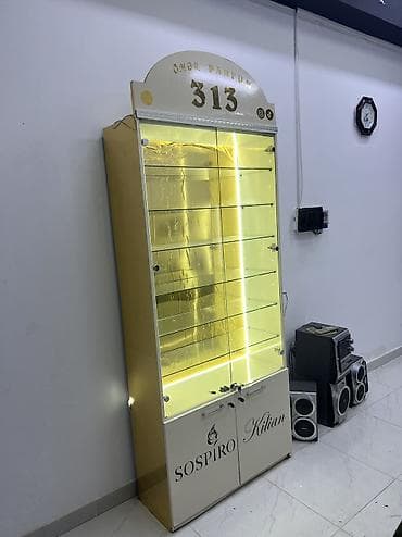 Mebel: Vitrin satılır. Aşağısı şkaf, Arxası vinil, led işiq, şüşə polkalar, 2 — 2