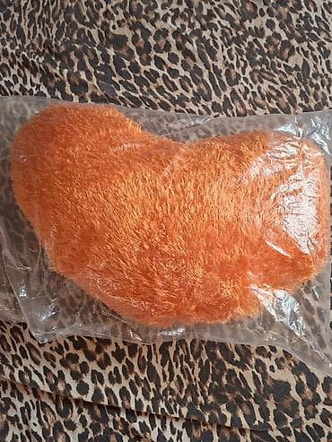 Balışlar, yastıqlar: Ürek formali döşekce, dekor. Tezedi paketde orta boyuklukde — 2