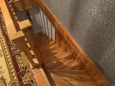 binə kiraye: Kirayə verilən otaq – iki mərtəbəli ev - Geniş, işıqlı otaq; pəncərə — 4