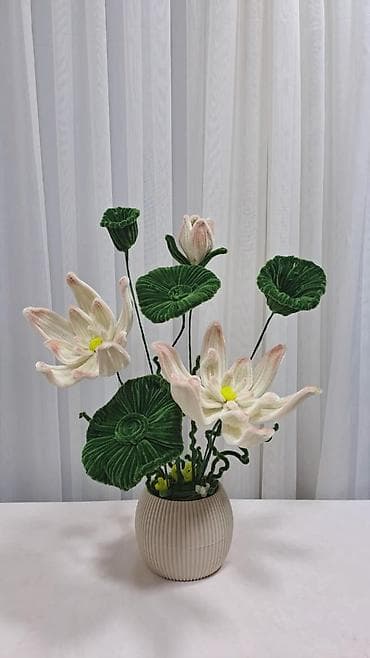 dovşan şəkilləri: Dekorativ süni lotus kompozisiyası – vaza ilə - Zərif dizaynlı — 1