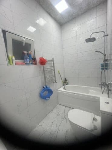 memar ecemi kiraye: 4 otag - Zal: Geniş və işıqlı otaq, kristal lüstrlü asma tavan — 9