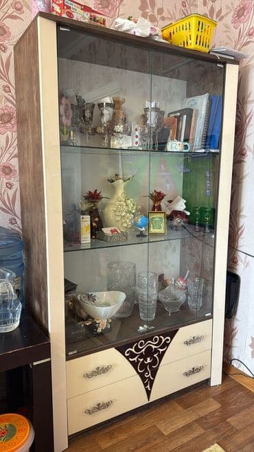 işlənmiş vitrin: Şüşəli dolab vitrini, İşlənmiş, Ünvandan götürmə — 2